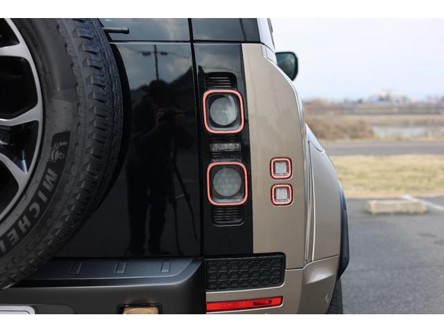 ディフェンダー オクタ　１オーナー　新車保証　６Ｄダイナミックサス　ボディ＆ソウルシート　ＯＰ２２ＡＷ　ディプロイアブルサイドステップ　セミアニリンレザー　パノラマサンルーフ　Ｍｅｒｉｄｉａｎ　急速クーラーボックス　ＨＵＤ（8枚目）