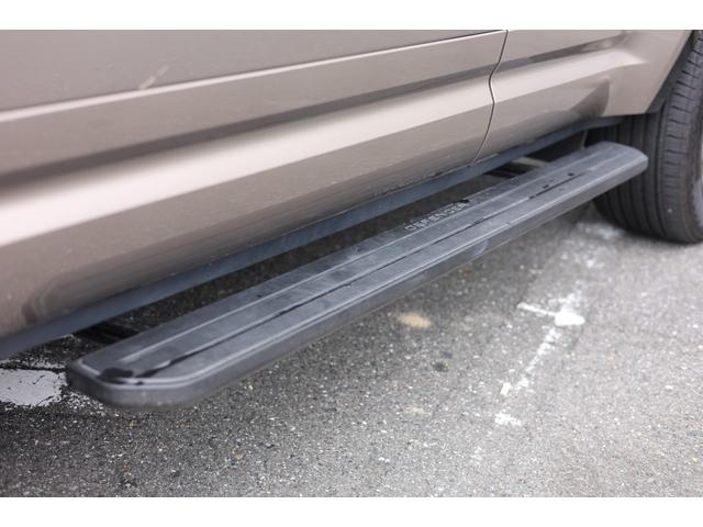 ディフェンダー オクタ　１オーナー　新車保証　６Ｄダイナミックサス　ボディ＆ソウルシート　ＯＰ２２ＡＷ　ディプロイアブルサイドステップ　セミアニリンレザー　パノラマサンルーフ　Ｍｅｒｉｄｉａｎ　急速クーラーボックス　ＨＵＤ（12枚目）