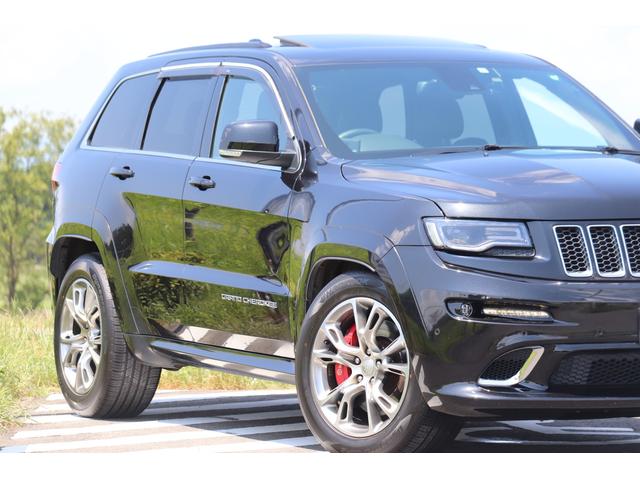SRT8 黒革 アルカンターラSRT専用スポーツシート 8.4incワイドディスプレイ Brembo製ブレーキ パノラマサンルーフ harman kardon パワートランク SRT専用ワイドボディ(23枚目)