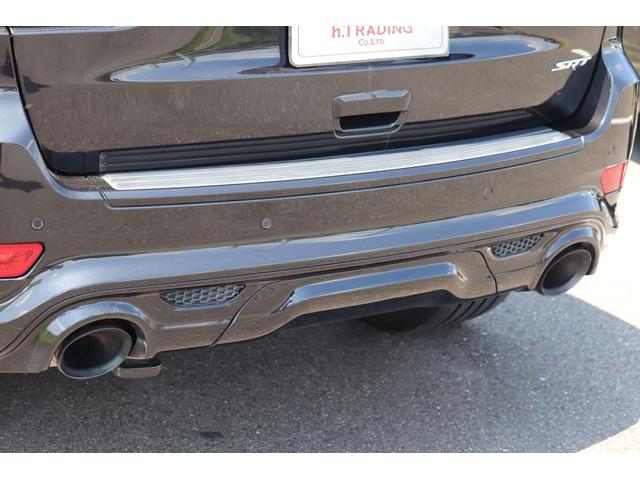 SRT8 黒革 アルカンターラSRT専用スポーツシート 8.4incワイドディスプレイ Brembo製ブレーキ パノラマサンルーフ harman kardon パワートランク SRT専用ワイドボディ(34枚目)