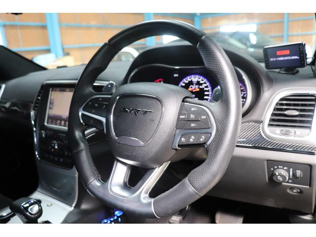 SRT8 黒革 アルカンターラSRT専用スポーツシート 8.4incワイドディスプレイ Brembo製ブレーキ パノラマサンルーフ harman kardon パワートランク SRT専用ワイドボディ(54枚目)