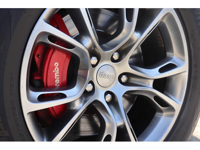 SRT8 黒革 アルカンターラSRT専用スポーツシート 8.4incワイドディスプレイ Brembo製ブレーキ パノラマサンルーフ harman kardon パワートランク SRT専用ワイドボディ(74枚目)