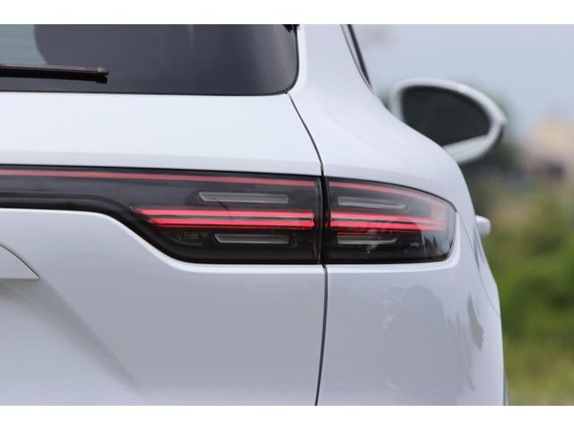 ターボ 新車延長保証 1オーナー スポーツクロノ カーボンインテリアPKG スポーツエグゾースト LEDマトリクスLED パノラマサンルーフ アンビエントライト 社外地デジ マンソリーフロアマット 21AW(32枚目)