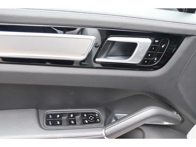 ターボ 新車延長保証 1オーナー スポーツクロノ カーボンインテリアPKG スポーツエグゾースト LEDマトリクスLED パノラマサンルーフ アンビエントライト 社外地デジ マンソリーフロアマット 21AW(37枚目)
