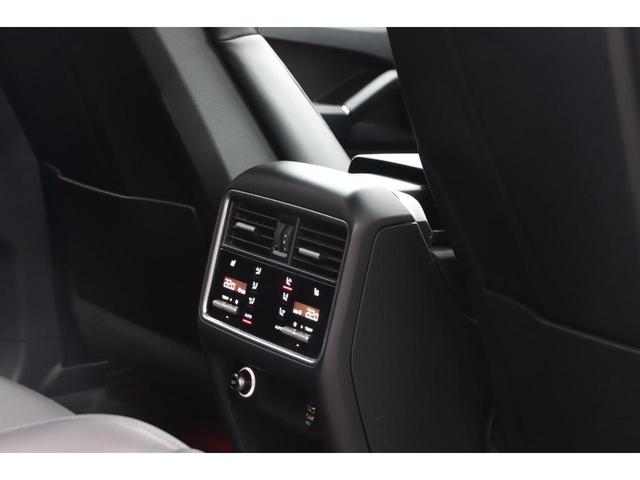 ターボ 新車延長保証 1オーナー スポーツクロノ カーボンインテリアPKG スポーツエグゾースト LEDマトリクスLED パノラマサンルーフ アンビエントライト 社外地デジ マンソリーフロアマット 21AW(60枚目)