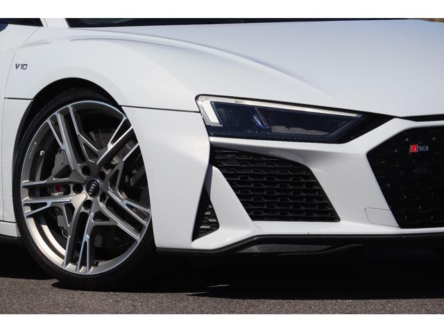 Audi R8 現行モデル RSTカーボンステアリングLEDインジケーター付 全店