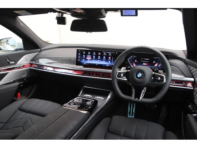 ７４０ｄ　ｘＤｒｉｖｅ　Ｍスポーツ　１オーナー　新車保証　エグゼクティブラウンジステアリング　セレクトＰＫＧ　リアコンフォートＰＫＧ　Ｂｏｗｒｅｒｓ＆Ｗｉｌｋｉｎｓ４０スピーカー　スカイラウンジパノラマルーフ　全席マッサージ機能付き(3枚目)