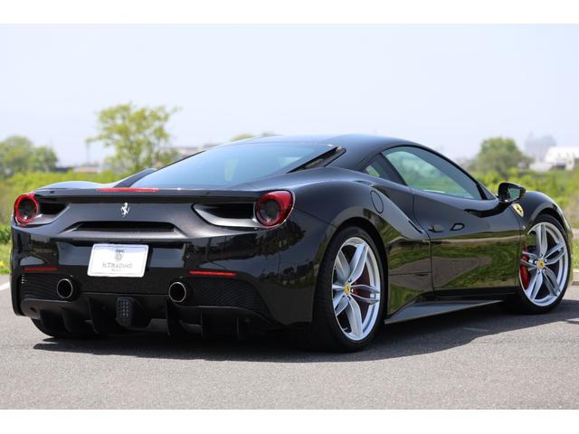 ４８８ＧＴＢ ベースグレード　７ＤＣＴ　パドルシフト　ロッソフェラーリインテリア　フル電動シート　イエローレヴカウンター　カーボンセラミックブレーキ　鍛造２０ＡＷ　純正ナビ　Ｂカメラ　Ｂｌｕｅｔｏｏｔｈ対応　カーボンエンジンカバー（6枚目）