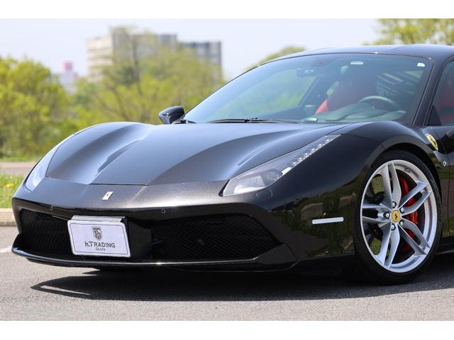 ４８８ＧＴＢ ベースグレード　７ＤＣＴ　パドルシフト　ロッソフェラーリインテリア　フル電動シート　イエローレヴカウンター　カーボンセラミックブレーキ　鍛造２０ＡＷ　純正ナビ　Ｂカメラ　Ｂｌｕｅｔｏｏｔｈ対応　カーボンエンジンカバー（27枚目）