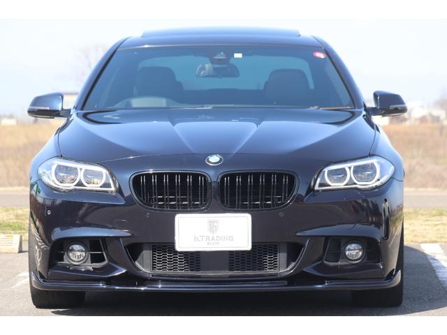 ５５０ｉ　Ｍスポーツ　後期ＬＣＩ　社外フロンリップ　カーボンリアディフューザー　アダプティブＬＥＤヘッド　黒革シート　サンルーフ　純正ＨＤＤ　純正１９ＡＷ　ヘッドアップディスプレイ　インテリセーフ　ＡＣＣ　電動テールゲート(11枚目)