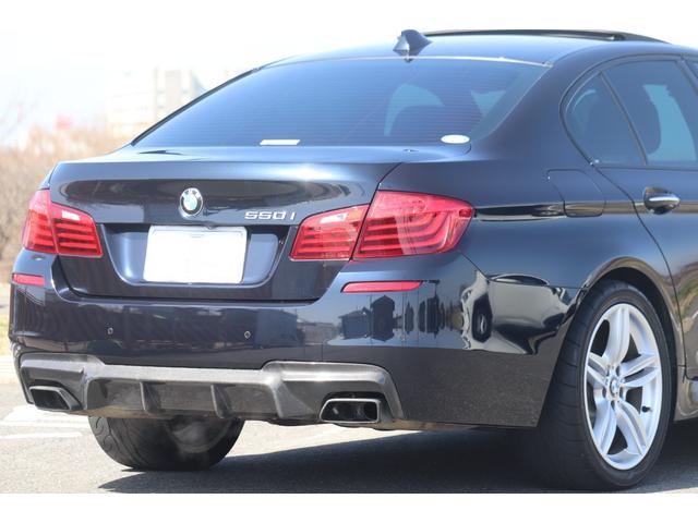 ５５０ｉ　Ｍスポーツ　後期ＬＣＩ　社外フロンリップ　カーボンリアディフューザー　アダプティブＬＥＤヘッド　黒革シート　サンルーフ　純正ＨＤＤ　純正１９ＡＷ　ヘッドアップディスプレイ　インテリセーフ　ＡＣＣ　電動テールゲート(30枚目)