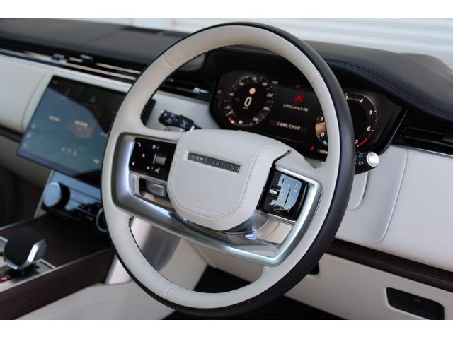 レンジローバー オートバイオグラフィーＰ５３０スタンダードホイルベス　新車保証　デジタルＬＥＤヘッド（シグネチャーＤＲＬ付）マッサージ機能付２４ｗａｙペルリーノセミアニリンレザーシート　Ｍｅｒｉｄｉａｎ３Ｄサラウンド　２３ＡＷ　ＨＵＤ　電動サイドステップ　Ｐトランク（4枚目）