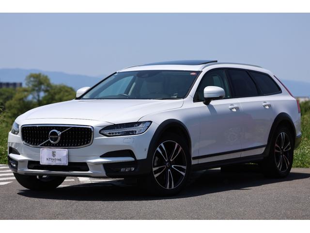 Ｖ９０ クロスカントリー　Ｄ４　ＡＷＤ　サマム　トールハンマーＬＥＤ　マッサージ機能付きパフォーレイテッドファインナッパレザー　ベンチレーター　パノラマＳＲ　純正ナビ　全方位カメラ　パークアシスト　ｈａｒｍａｎ／ｋａｒｄｏｎ　シティセーフティ（5枚目）