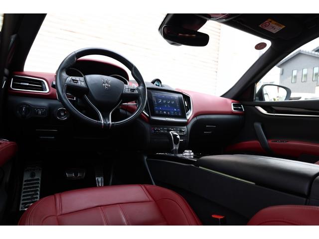 ギブリ グランスポーツ　後期　１オーナー　ドライバーアシスタンスＰＫＧ　アダプティブＬＥＤヘッド　ロッソフルナチュラルレザー　シートヒーター　サンルーフ　純正ナビ　Ｂモニター　ウラーノ２０ＡＷ　レッドキャリパー　Ｐトランク（67枚目）