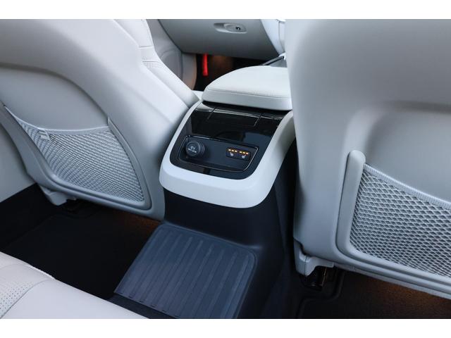 Ｖ６０ Ｔ６　ツインエンジン　ＡＷＤ　インスクリプション　プラグインハイブリッド　トールハンマーＬＥＤ　マッサージ機能付きファインナッパレザー　ベンチレーター　パノラマＳＲ　純正ナビ　全方位カメラ　ｈａｒｍａｎ／ｋａｒｄｏｎ　ＨＵＤ　電動テールゲート（73枚目）