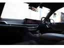 コンペティション　新車保証　１オーナー　Ｍコンフォートパッケージ　アダプティブＬＥＤ　マッサージ機能付メリノレザー　ベンチレーター　パノラマサンルーフ　純正ナビ　全方位カメラ　ｈａｒｍａｎ／ｋａｒｄｏｎ　２１／２２ＡＷ（54枚目）