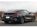 Ｍ８５０ｉ　ｘＤｒｉｖｅクーペ　レーザーライト　Ｂ＆Ｗダイヤモンドサウンド　フィオナレッド／ブラックフルレザーメリノ　ベンチレーター　カーボンルーフ　ＯＳ７搭載　全方位カメラ　ＨＵＤ　ＡＣＣ　スタイル７２８Ｍ２０ＡＷ　電動トランク（31枚目）