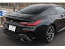 Ｍ８５０ｉ　ｘＤｒｉｖｅクーペ　レーザーライト　Ｂ＆Ｗダイヤモンドサウンド　フィオナレッド／ブラックフルレザーメリノ　ベンチレーター　カーボンルーフ　ＯＳ７搭載　全方位カメラ　ＨＵＤ　ＡＣＣ　スタイル７２８Ｍ２０ＡＷ　電動トランク（32枚目）