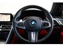 Ｍ８５０ｉ　ｘＤｒｉｖｅクーペ　レーザーライト　Ｂ＆Ｗダイヤモンドサウンド　フィオナレッド／ブラックフルレザーメリノ　ベンチレーター　カーボンルーフ　ＯＳ７搭載　全方位カメラ　ＨＵＤ　ＡＣＣ　スタイル７２８Ｍ２０ＡＷ　電動トランク（63枚目）