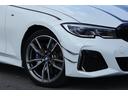 Ｍ３４０ｉ　ｘＤｒｉｖｅツーリング　レーザーライト　ヴァーネスカレザーシート　シートヒーター　純正ＨＤＤナビ　ｈａｒｍａｎ／ｋａｒｄｏｎ　アダプティブＭスポーツサス　１９ＡＷ　バリアブルスポーツステアリング　ＨＵＤ　電動テールゲート（24枚目）