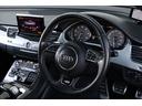 Ｓ８プラス ベースグレード　マトリクスＬＥＤヘッド　マッサージ機能付きバルコナレザー　ベンチレーター　サンルーフ　純正ナビ　カーボンドアミラーカバー　カーボンリアディフューザー　専用２１ＡＷ　カーボンセラミックブレーキ　ＡＣＣ（6枚目）
