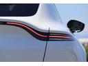ベースグレード　新車保証　パノラミックガラスルーフ　デュオトーンセミアニリンレザー　全席シートヒーター　ベンチレーター　リボンサテンブラック２２ＡＷ　スモークテールレンズ　７９０Ｗプレミアムオーディオ　電動テール（34枚目）