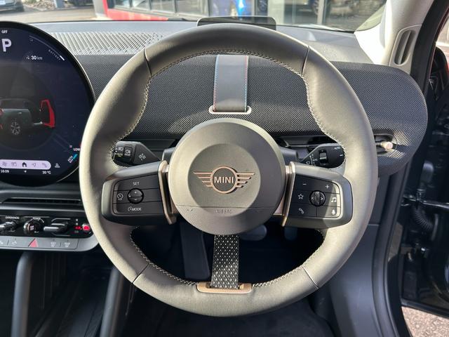 ＭＩＮＩ エースマンＥ　クラシック・トリム　純正ナビ・純正バックカメラ・クルーズコントロール・サラウンドビューモニター・オートライト・オートワイパー・アップルカープレイ・アンドロイドオート（15枚目）