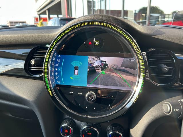 ＭＩＮＩ 　認定中古車・ユニオンジャックテールランプ・ＬＥＤライト・Ｂｌｕｅｔｏｏｔｈ接続・バックカメラ・純正ナビ・リッミター機能・ハイオク・オートワイパー・オートライト（10枚目）