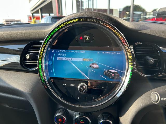 ＭＩＮＩ 　認定中古車・ユニオンジャックテールランプ・ＬＥＤライト・Ｂｌｕｅｔｏｏｔｈ接続・バックカメラ・純正ナビ・リッミター機能・ハイオク・オートワイパー・オートライト（11枚目）