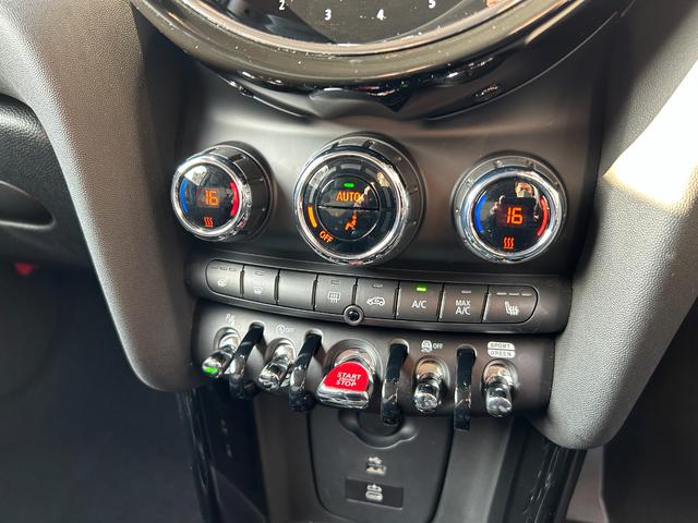 ＭＩＮＩ 　認定中古車・ユニオンジャックテールランプ・ＬＥＤライト・Ｂｌｕｅｔｏｏｔｈ接続・バックカメラ・純正ナビ・リッミター機能・ハイオク・オートワイパー・オートライト（12枚目）
