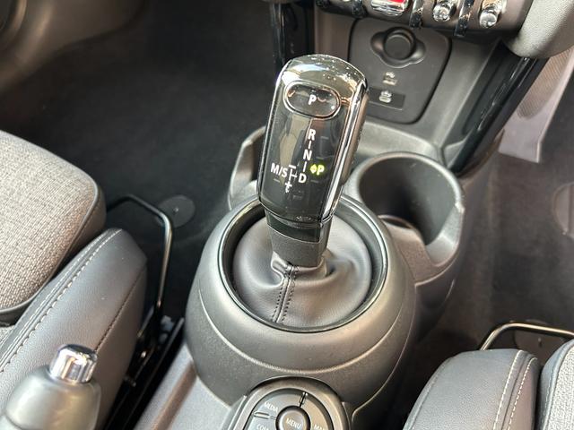 ＭＩＮＩ 　認定中古車・ユニオンジャックテールランプ・ＬＥＤライト・Ｂｌｕｅｔｏｏｔｈ接続・バックカメラ・純正ナビ・リッミター機能・ハイオク・オートワイパー・オートライト（13枚目）