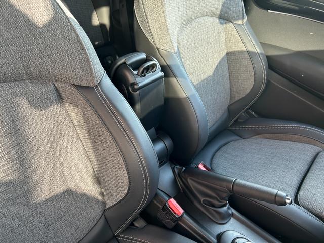 ＭＩＮＩ 　認定中古車・ユニオンジャックテールランプ・ＬＥＤライト・Ｂｌｕｅｔｏｏｔｈ接続・バックカメラ・純正ナビ・リッミター機能・ハイオク・オートワイパー・オートライト（17枚目）