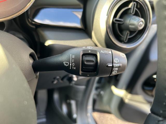 ＭＩＮＩ 　認定中古車・ユニオンジャックテールランプ・ＬＥＤライト・Ｂｌｕｅｔｏｏｔｈ接続・バックカメラ・純正ナビ・リッミター機能・ハイオク・オートワイパー・オートライト（21枚目）