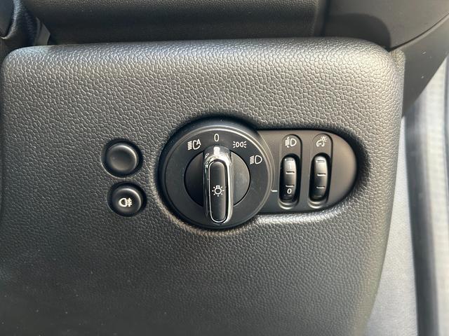 ＭＩＮＩ 　認定中古車・ユニオンジャックテールランプ・ＬＥＤライト・Ｂｌｕｅｔｏｏｔｈ接続・バックカメラ・純正ナビ・リッミター機能・ハイオク・オートワイパー・オートライト（24枚目）