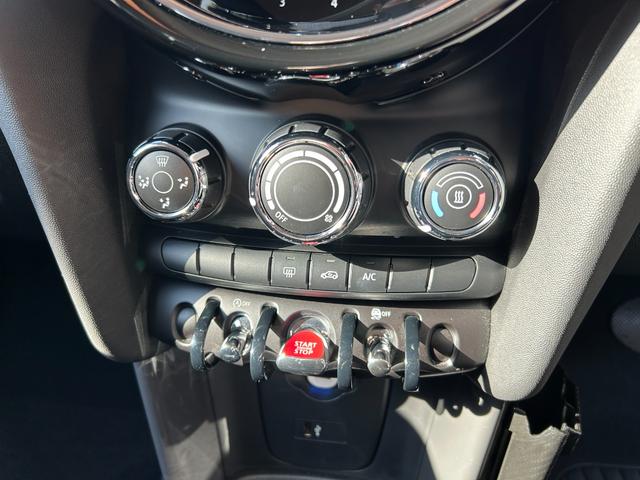ＭＩＮＩ 　純正ナビ・アイドリングストップ・Ｂｌｕｅｔｏｏｔｈ・カーテンエアバック・１５インチ純正アルミホイール・ＥＴＣ・認定中古車（10枚目）