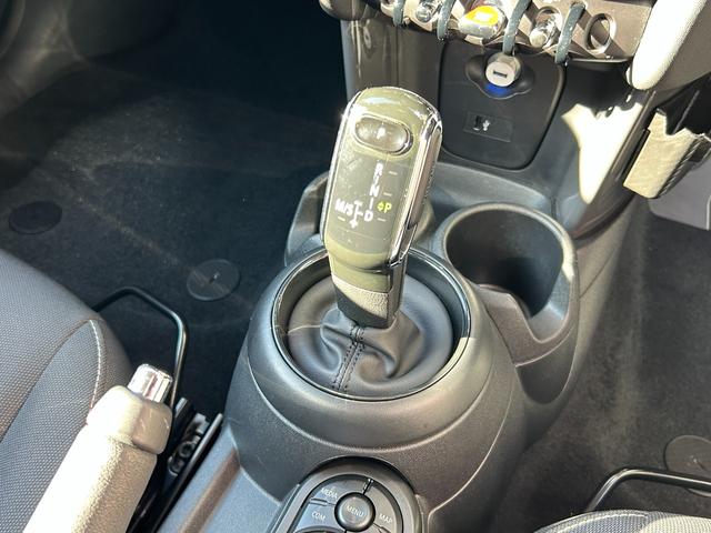 ＭＩＮＩ 　純正ナビ・アイドリングストップ・Ｂｌｕｅｔｏｏｔｈ・カーテンエアバック・１５インチ純正アルミホイール・ＥＴＣ・認定中古車（11枚目）