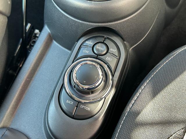 ＭＩＮＩ 　純正ナビ・アイドリングストップ・Ｂｌｕｅｔｏｏｔｈ・カーテンエアバック・１５インチ純正アルミホイール・ＥＴＣ・認定中古車（12枚目）