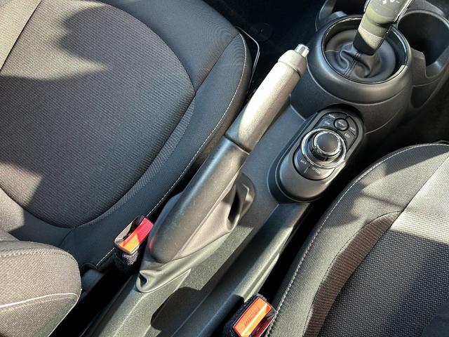 ＭＩＮＩ 　純正ナビ・アイドリングストップ・Ｂｌｕｅｔｏｏｔｈ・カーテンエアバック・１５インチ純正アルミホイール・ＥＴＣ・認定中古車（13枚目）