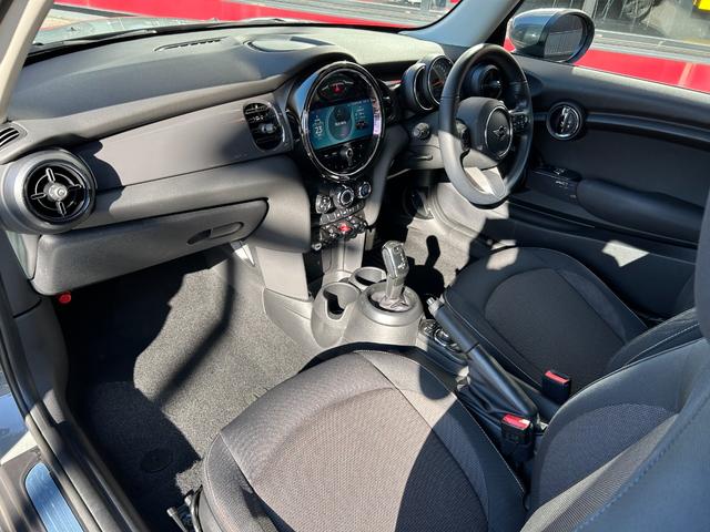 ＭＩＮＩ 　純正ナビ・アイドリングストップ・Ｂｌｕｅｔｏｏｔｈ・カーテンエアバック・１５インチ純正アルミホイール・ＥＴＣ・認定中古車（42枚目）