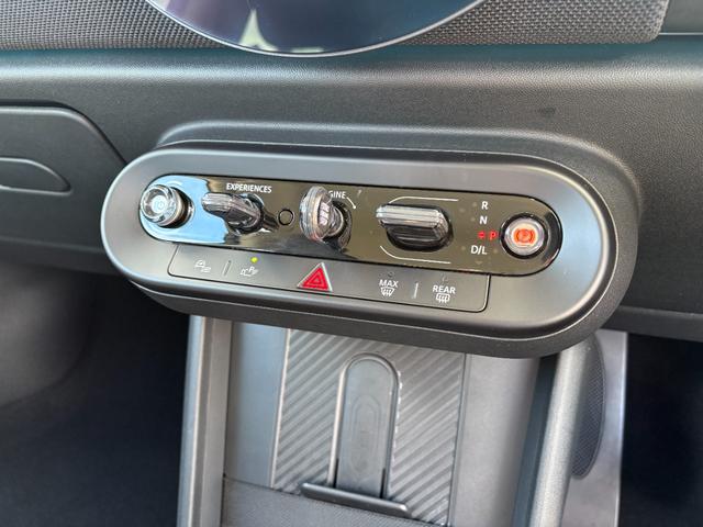 ＭＩＮＩ クーパーＣ　クラシック・トリム　純正ナビ・純正バックカメラ・アダプティブクルーズコントロール・サラウンドビューモニター・オートライト・オートワイパー・アップルカープレイ・アンドロイドオート（13枚目）