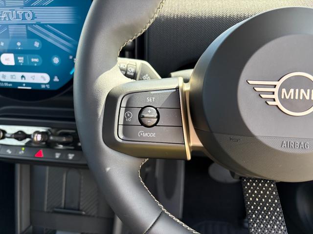 ＭＩＮＩ クーパーＣ　クラシック・トリム　純正ナビ・純正バックカメラ・アダプティブクルーズコントロール・サラウンドビューモニター・オートライト・オートワイパー・アップルカープレイ・アンドロイドオート（17枚目）