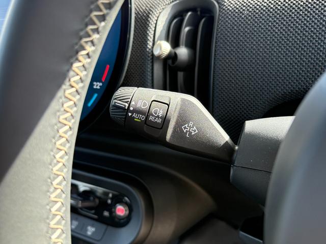 ＭＩＮＩ クーパーＣ　クラシック・トリム　純正ナビ・純正バックカメラ・アダプティブクルーズコントロール・サラウンドビューモニター・オートライト・オートワイパー・アップルカープレイ・アンドロイドオート（19枚目）