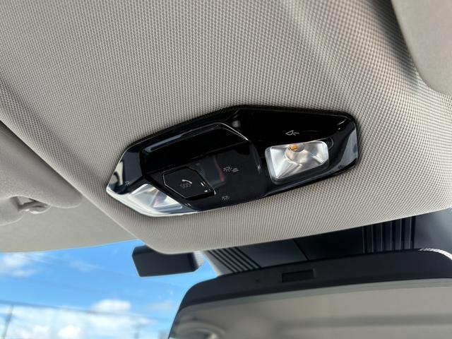 ＭＩＮＩ クーパーＣ　クラシック・トリム　純正ナビ・純正バックカメラ・アダプティブクルーズコントロール・サラウンドビューモニター・オートライト・オートワイパー・アップルカープレイ・アンドロイドオート（22枚目）