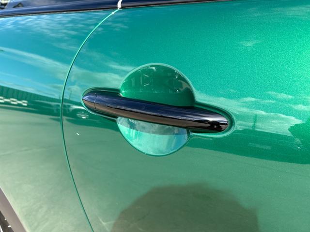 ＭＩＮＩ クーパーＣ　クラシック・トリム　純正ナビ・純正バックカメラ・アダプティブクルーズコントロール・サラウンドビューモニター・オートライト・オートワイパー・アップルカープレイ・アンドロイドオート（23枚目）