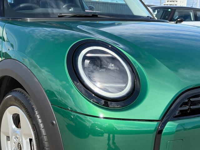 ＭＩＮＩ クーパーＣ　クラシック・トリム　純正ナビ・純正バックカメラ・アダプティブクルーズコントロール・サラウンドビューモニター・オートライト・オートワイパー・アップルカープレイ・アンドロイドオート（24枚目）