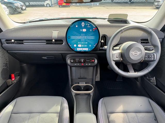 ＭＩＮＩ クーパーＣ　クラシック・トリム　純正ナビ・純正バックカメラ・アダプティブクルーズコントロール・サラウンドビューモニター・オートライト・オートワイパー・アップルカープレイ・アンドロイドオート（37枚目）