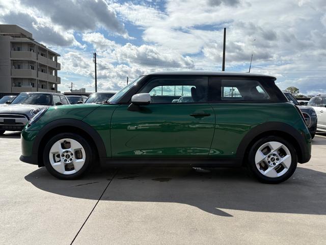 ＭＩＮＩ クーパーＣ　クラシック・トリム　純正ナビ・純正バックカメラ・アダプティブクルーズコントロール・サラウンドビューモニター・オートライト・オートワイパー・アップルカープレイ・アンドロイドオート（49枚目）