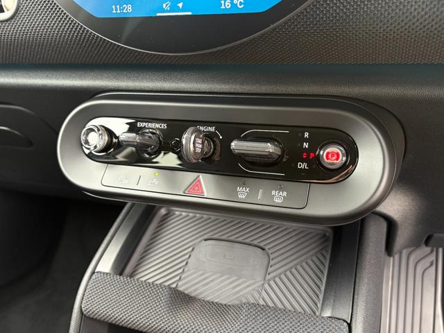 ＭＩＮＩ カントリーマンＤ　フェイバリット・トリム　純正ナビ・純正バックカメラ・アダプティブクルーズコントロール・サラウンドビューモニター・オートライト・オートワイパー・アップルカープレイ・アンドロイドオート（13枚目）