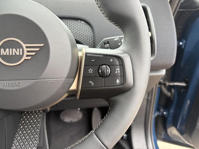 ＭＩＮＩ カントリーマンＤ　フェイバリット・トリム　純正ナビ・純正バックカメラ・アダプティブクルーズコントロール・サラウンドビューモニター・オートライト・オートワイパー・アップルカープレイ・アンドロイドオート（21枚目）