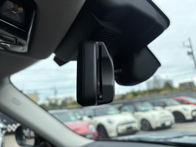 ＭＩＮＩ カントリーマンＤ　フェイバリット・トリム　純正ナビ・純正バックカメラ・アダプティブクルーズコントロール・サラウンドビューモニター・オートライト・オートワイパー・アップルカープレイ・アンドロイドオート（24枚目）